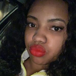 Meet your Posher, Briana